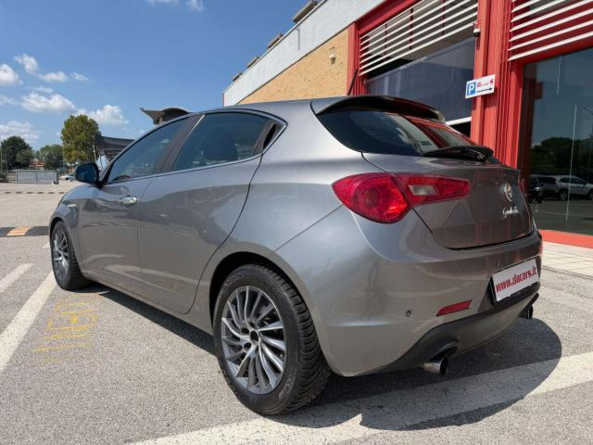 Alfa Romeo Giulietta 2.0 JTDm-2 Distinctive 170cv (5)