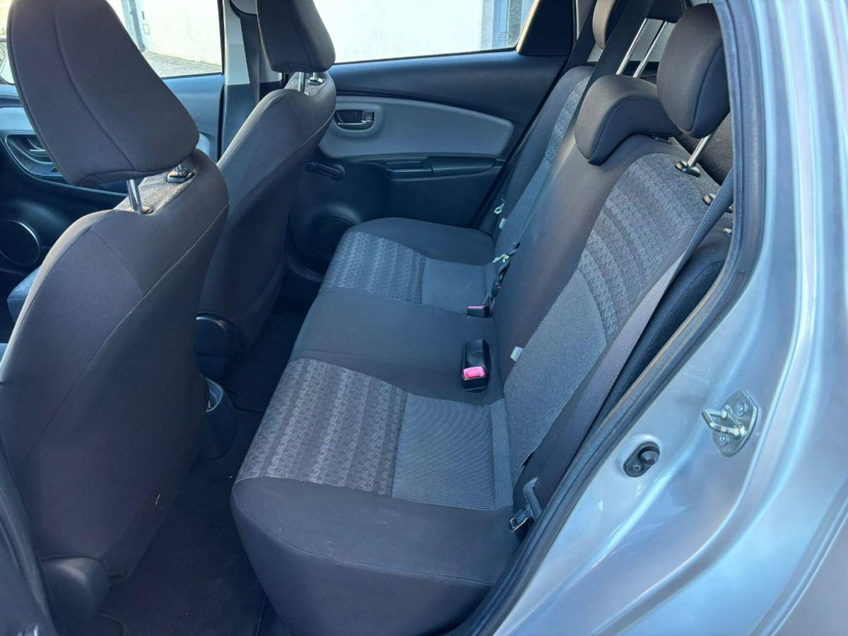 Toyota Yaris 1.D-4D 5 porte Active (10)