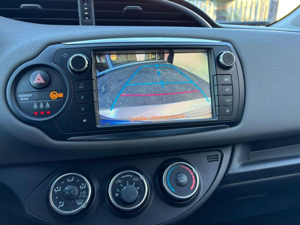 Toyota Yaris 1.D-4D 5 porte Active (11)