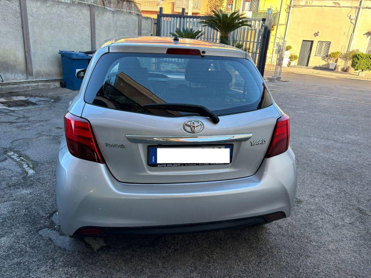 Toyota Yaris 1.D-4D 5 porte Active (6)