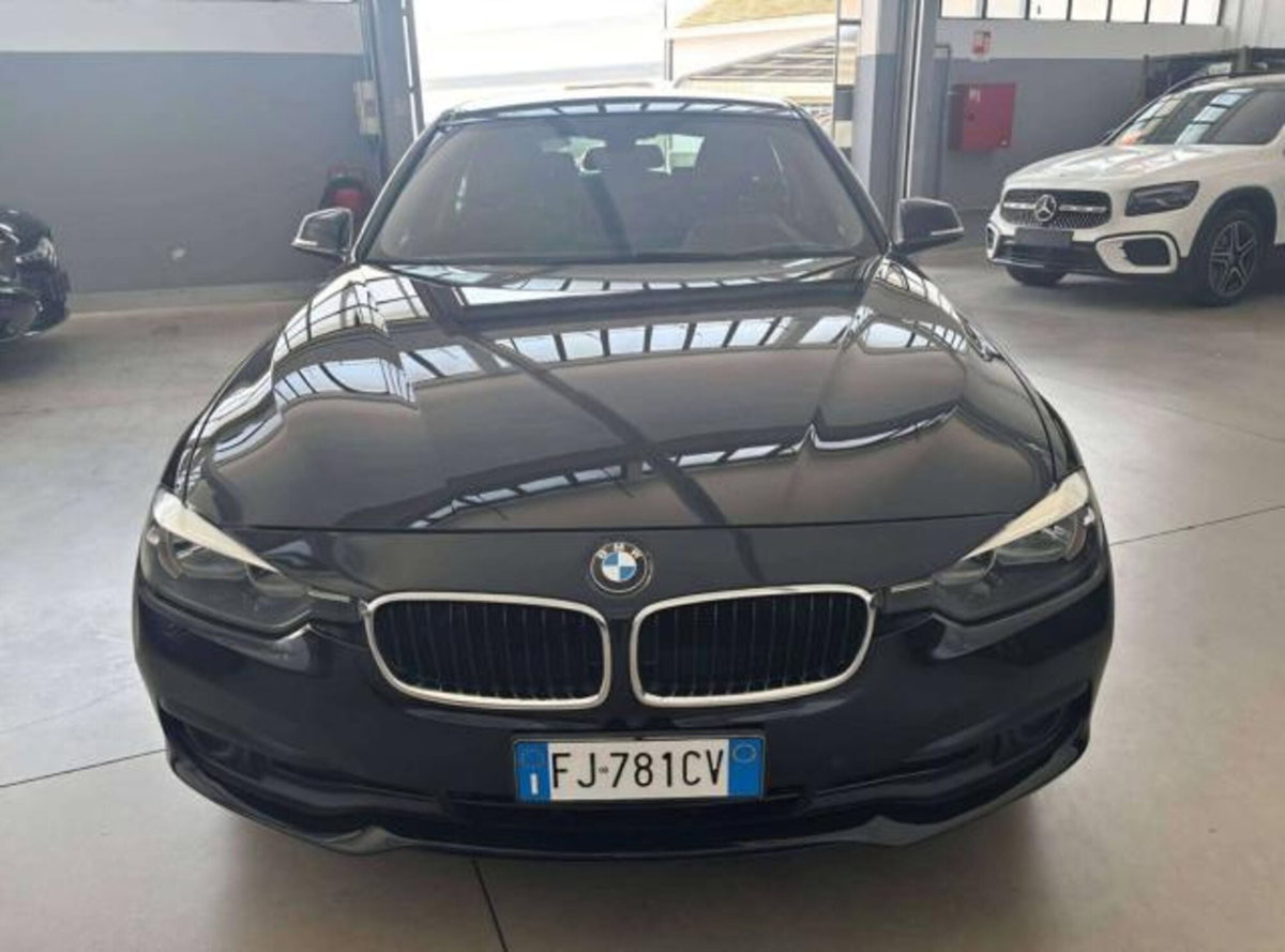 BMW Serie 3 Touring 318d  Business Advantage (2)