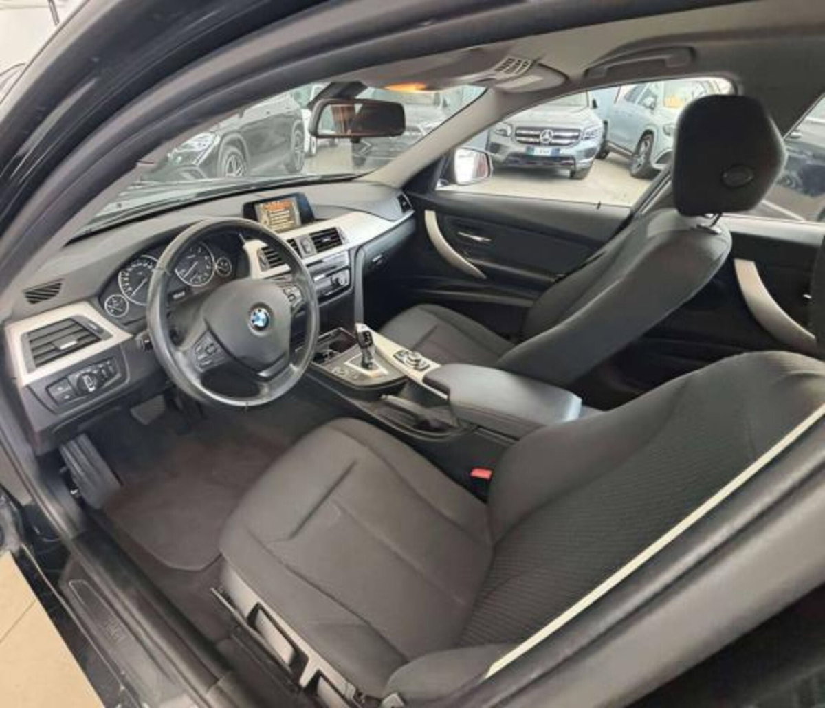 BMW Serie 3 Touring 318d  Business Advantage (8)