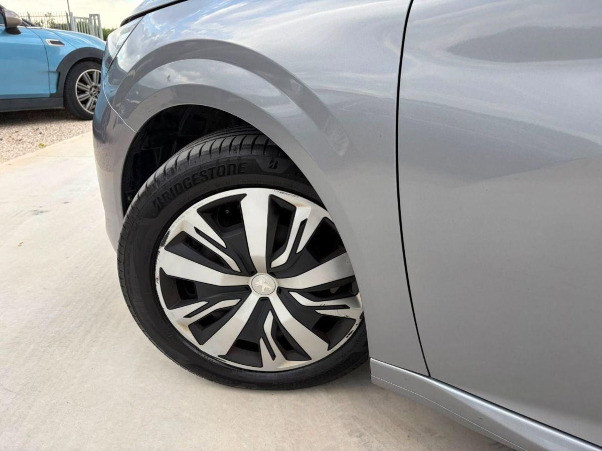 Peugeot 208 PureTech 75 Stop&Start 5 porte Active (17)