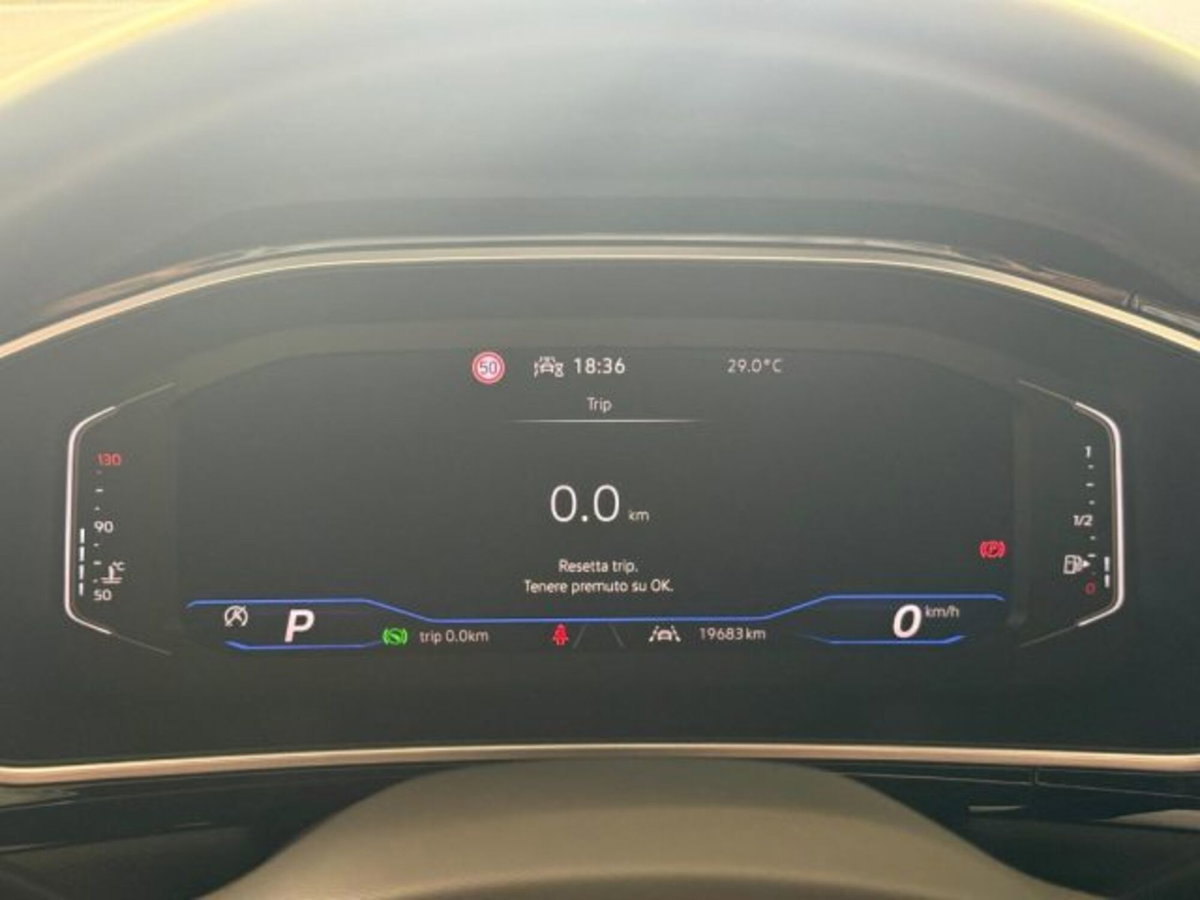 Volkswagen T-Roc 2.0 tdi R-Line 4motion 150cv dsg (15)