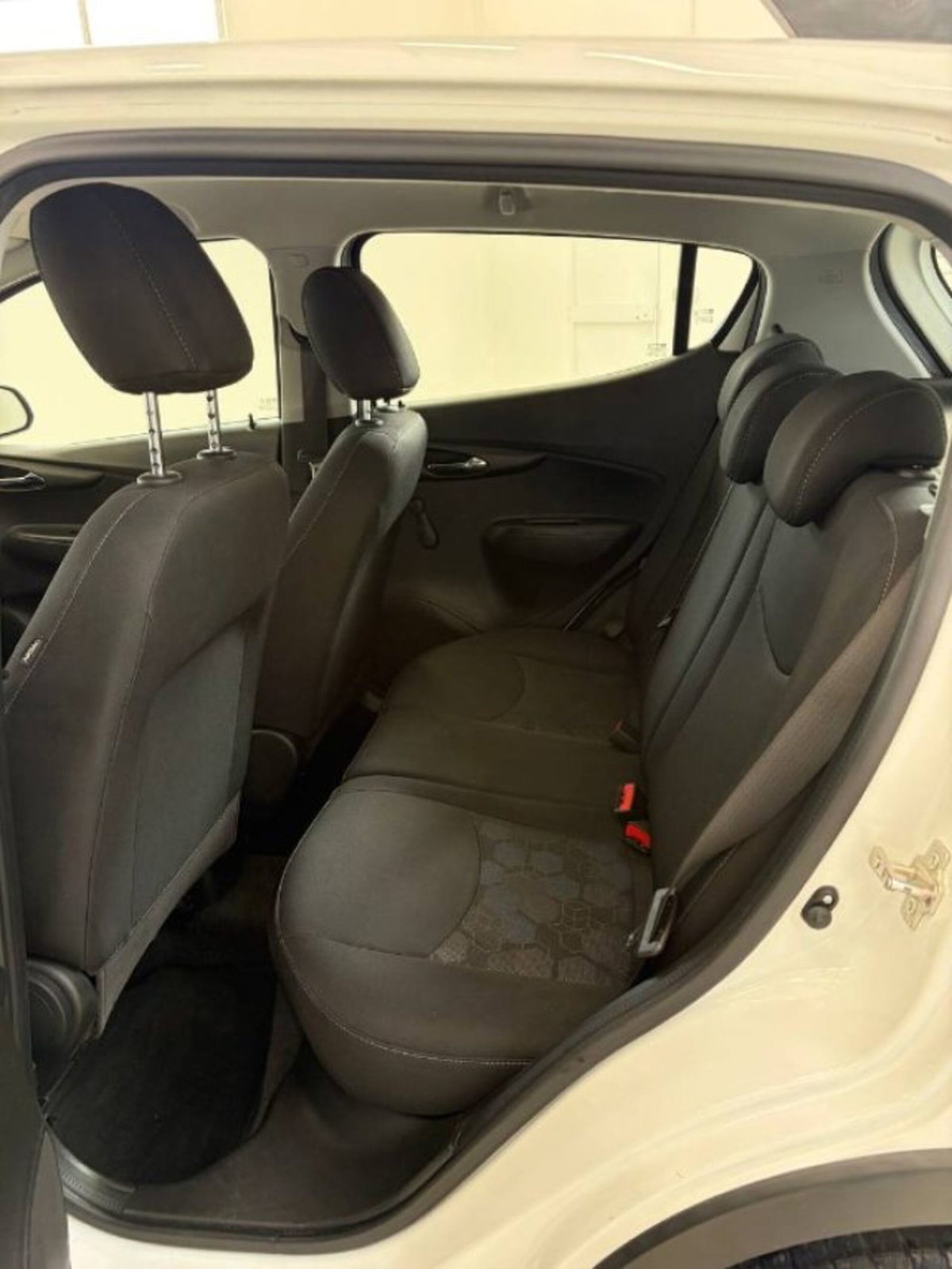 Opel Karl Rocks 1.0 73 CV (12)