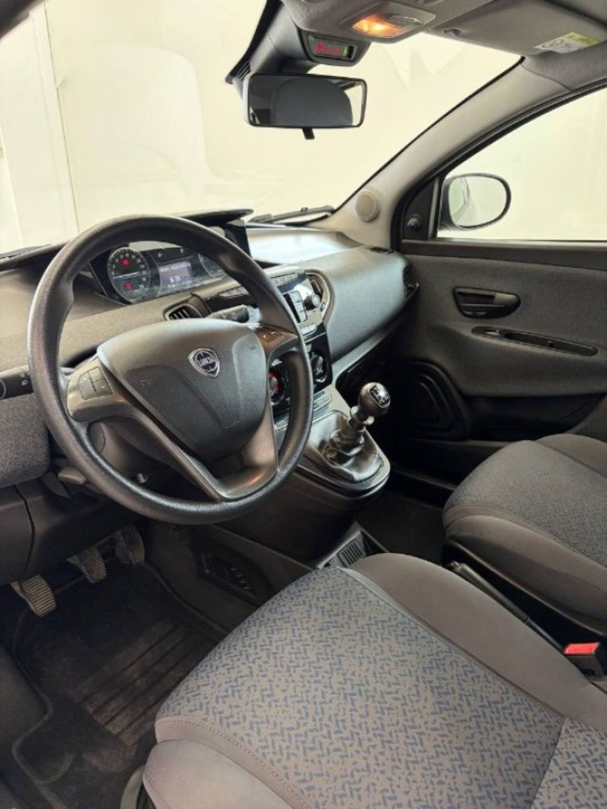 Lancia Ypsilon 1.0 FireFly 5 porte S&S Hybrid Gold Plus (11)