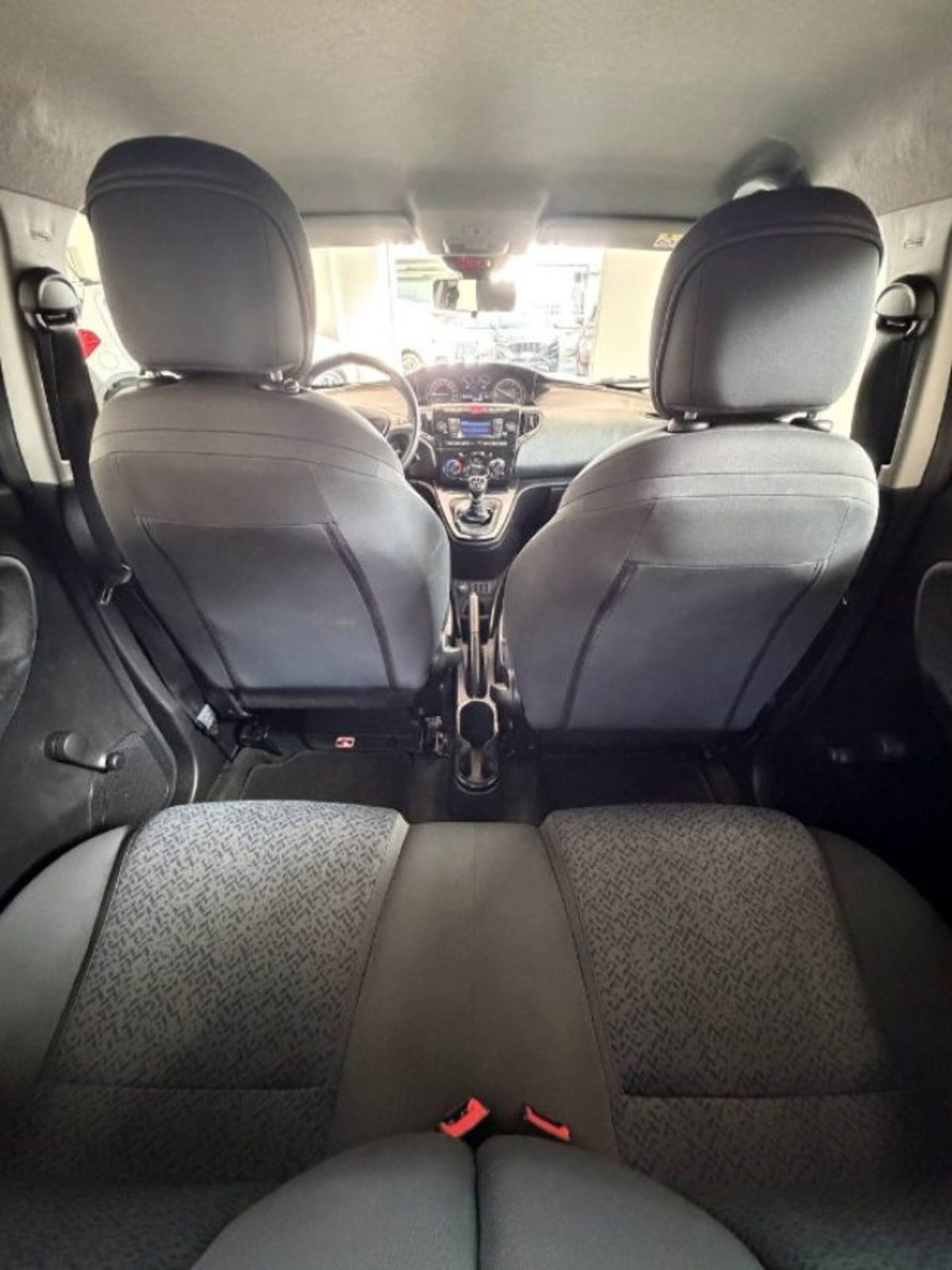 Lancia Ypsilon 1.0 FireFly 5 porte S&S Hybrid Gold Plus (8)