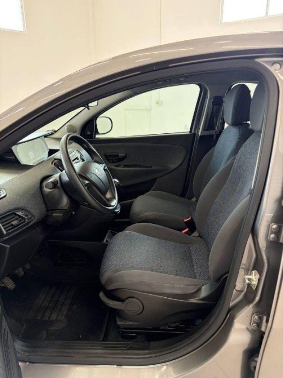 Lancia Ypsilon 1.0 FireFly 5 porte S&S Hybrid Gold Plus (9)