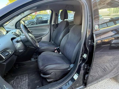 Lancia Ypsilon 0.9 TwinAir 85 CV 5 porte Metano Ecochic Silver (9)