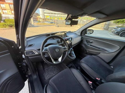 Lancia Ypsilon 0.9 TwinAir 85 CV 5 porte Metano Ecochic Silver (10)
