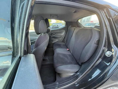 Lancia Ypsilon 0.9 TwinAir 85 CV 5 porte Metano Ecochic Silver (12)