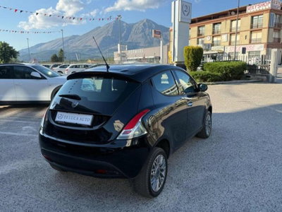 Lancia Ypsilon 0.9 TwinAir 85 CV 5 porte Metano Ecochic Silver (5)