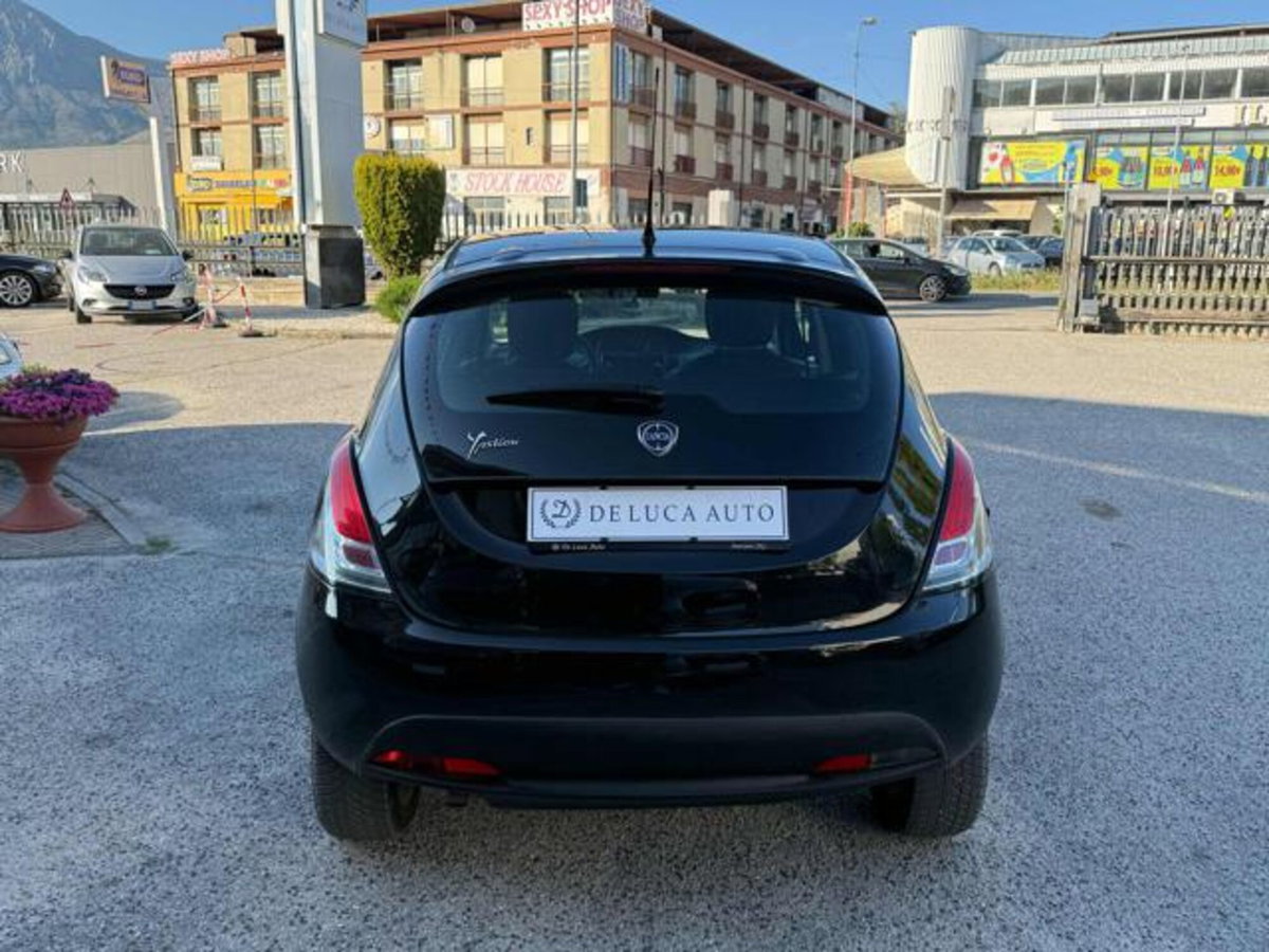 Lancia Ypsilon 0.9 TwinAir 85 CV 5 porte Metano Ecochic Silver (6)