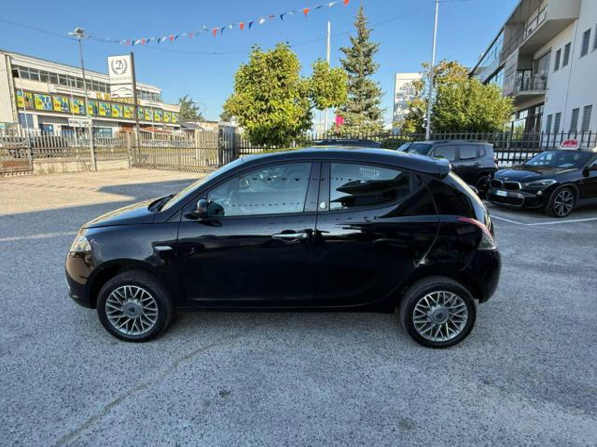 Lancia Ypsilon 0.9 TwinAir 85 CV 5 porte Metano Ecochic Silver (8)