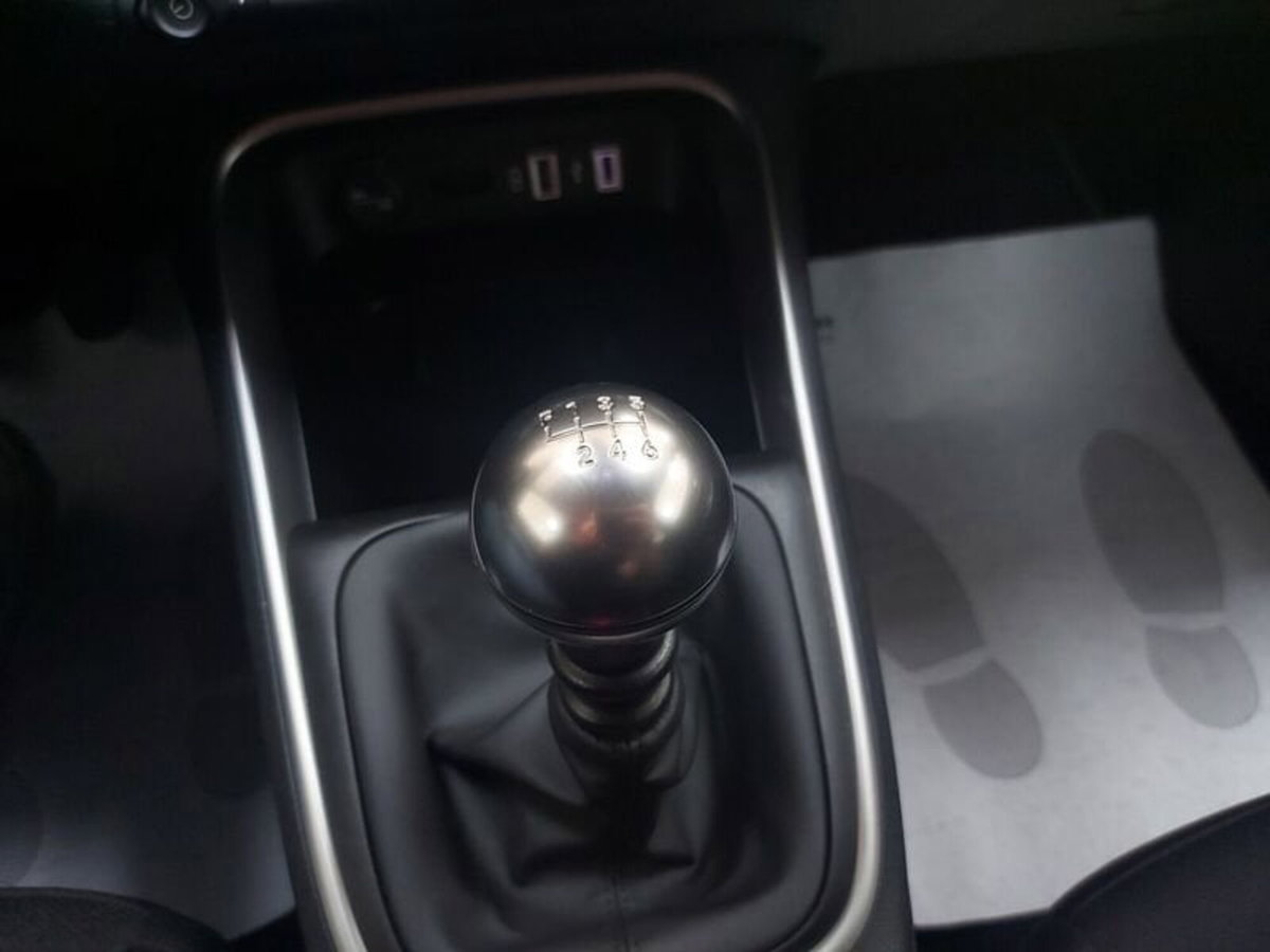 Jeep Avenger 1.2 turbo Summit fwd 100cv (17)