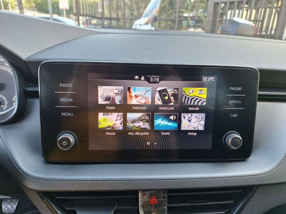 Skoda Kamiq 1.0 TSI 110 CV Dark Shade (16)