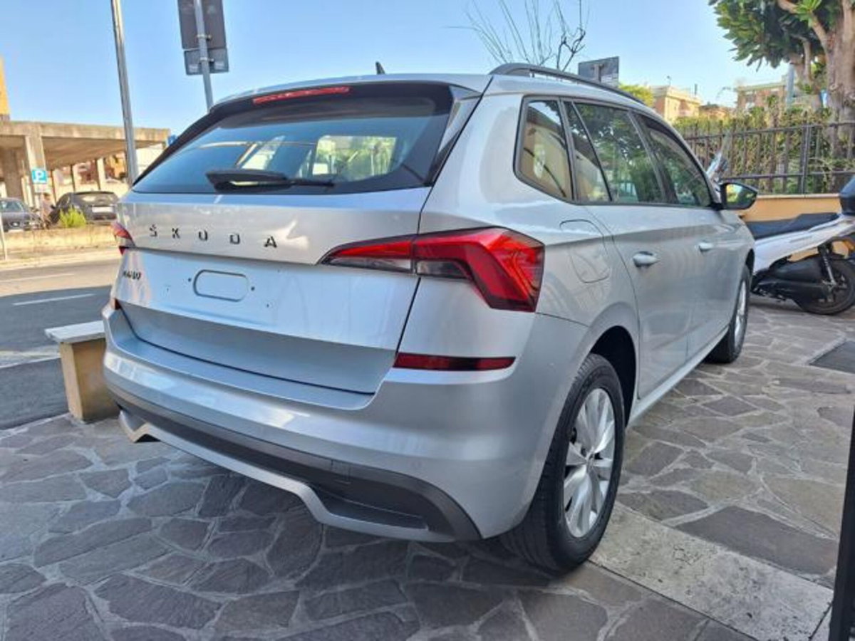 Skoda Kamiq 1.0 TSI 110 CV Dark Shade (6)