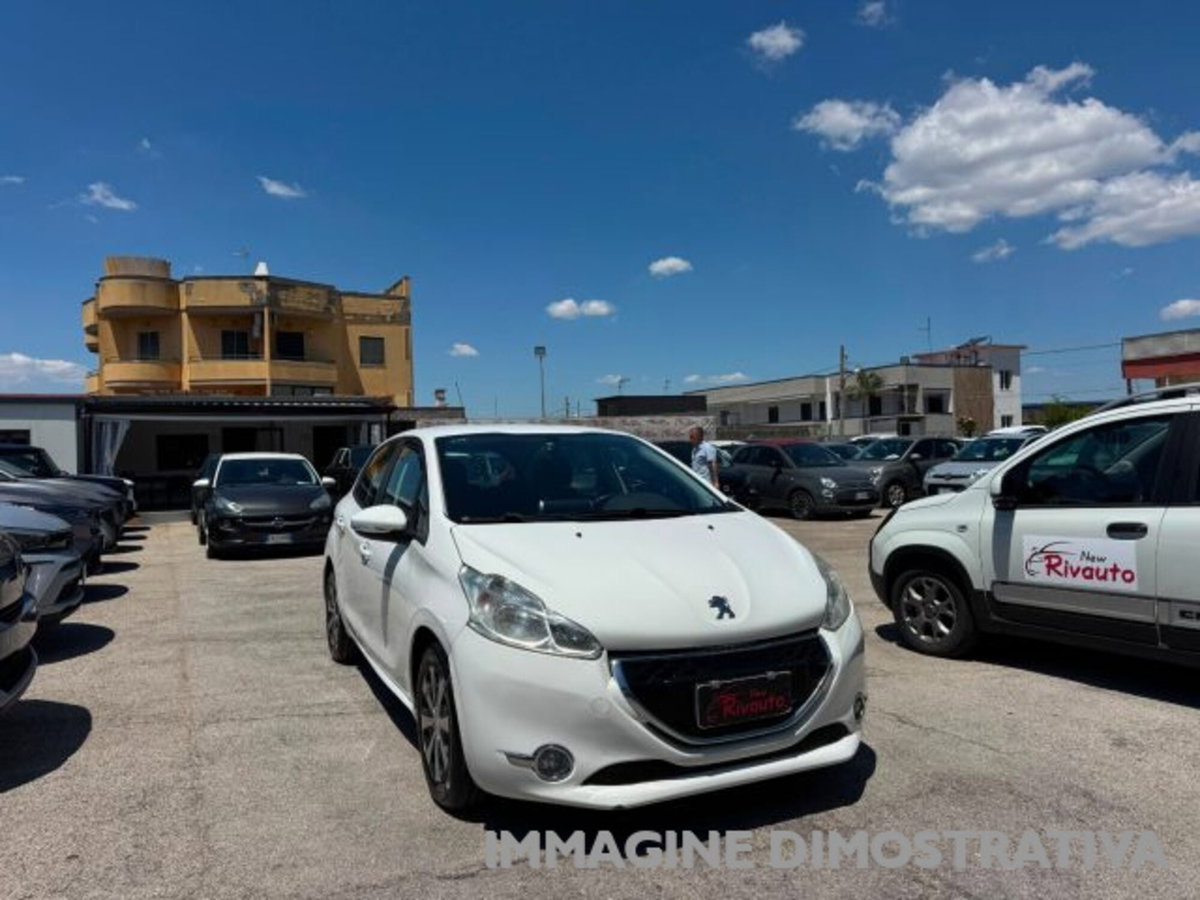 Peugeot 208 HDi 68 CV 5 porte Allure (2)