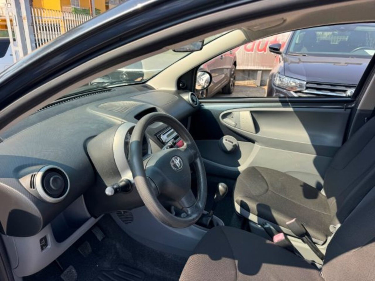 Toyota Aygo 1.0 12V VVT-i 3 porte (11)
