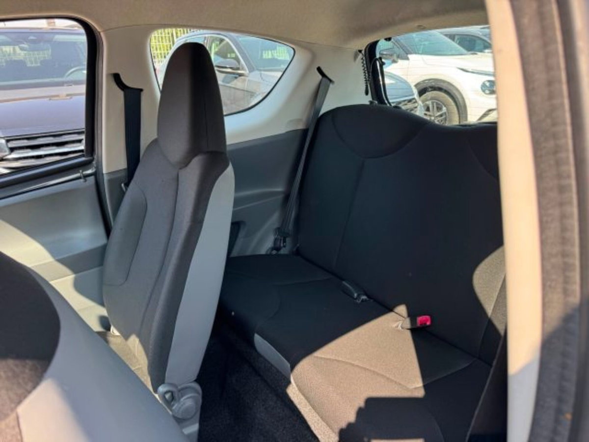 Toyota Aygo 1.0 12V VVT-i 3 porte (12)