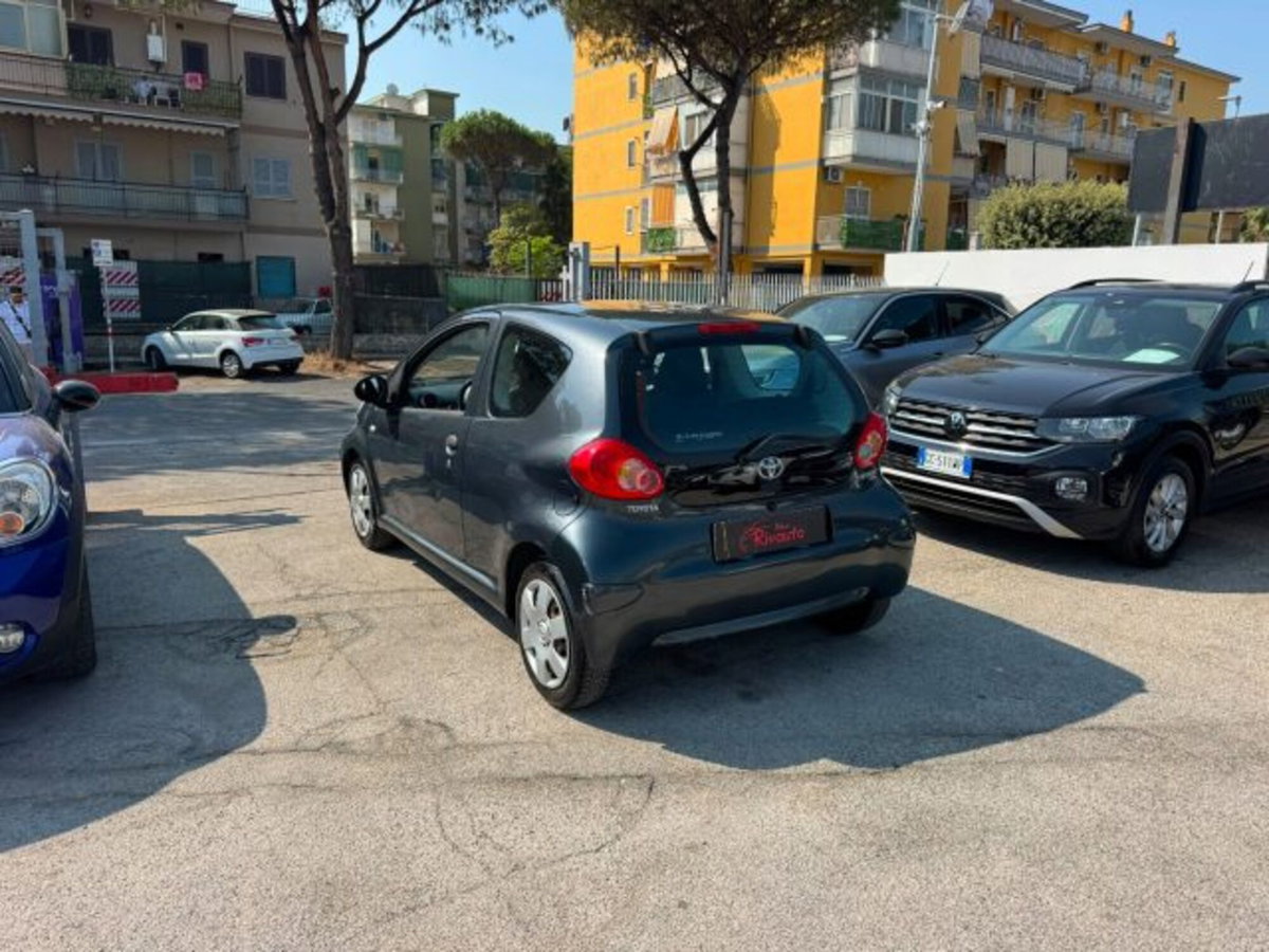 Toyota Aygo 1.0 12V VVT-i 3 porte (3)