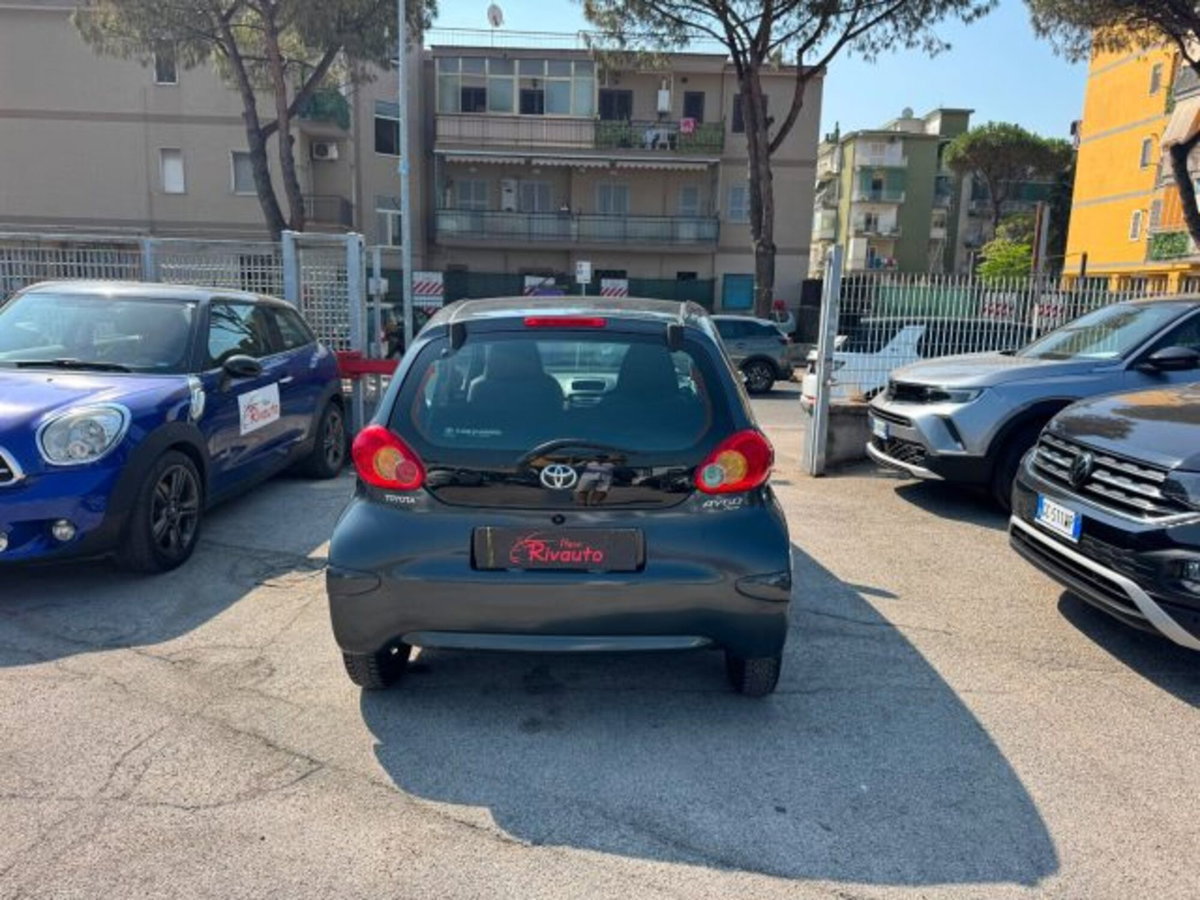 Toyota Aygo 1.0 12V VVT-i 3 porte (5)