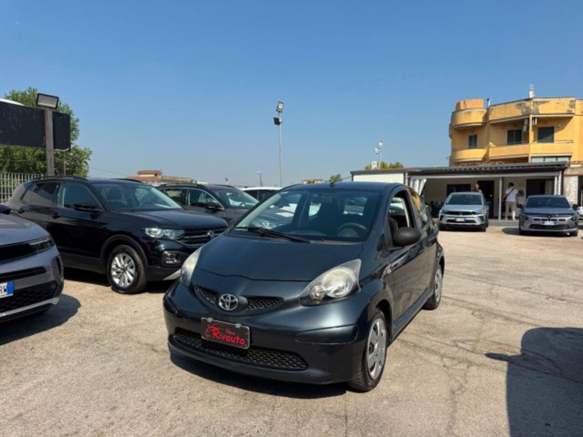 Toyota Aygo 1.0 12V VVT-i 3 porte (6)