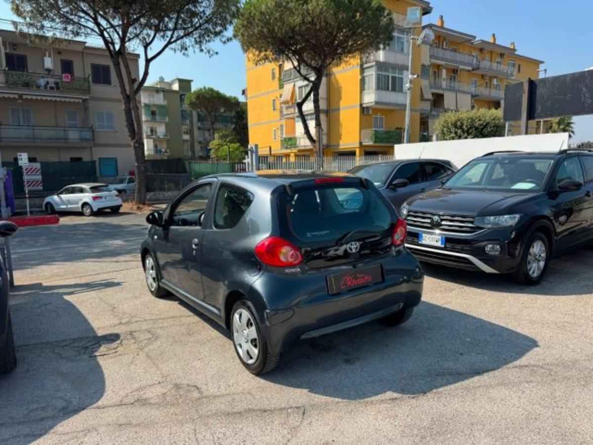 Toyota Aygo 1.0 12V VVT-i 3 porte (7)