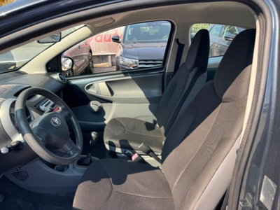 Toyota Aygo 1.0 12V VVT-i 3 porte (8)