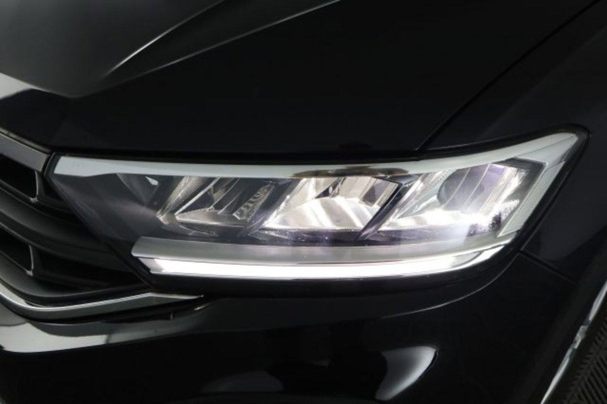 Volkswagen T-Roc 1.5 tsi Life dsg (9)