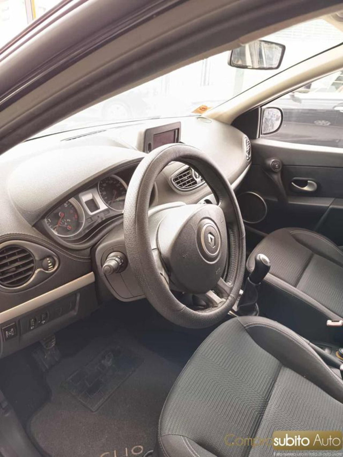 Renault Clio 1.2 16V 5 porte GPL 20th Anniversario (8)