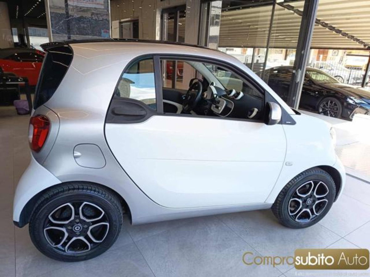 smart Fortwo 1000 52 kW MHD coupé pure (8)