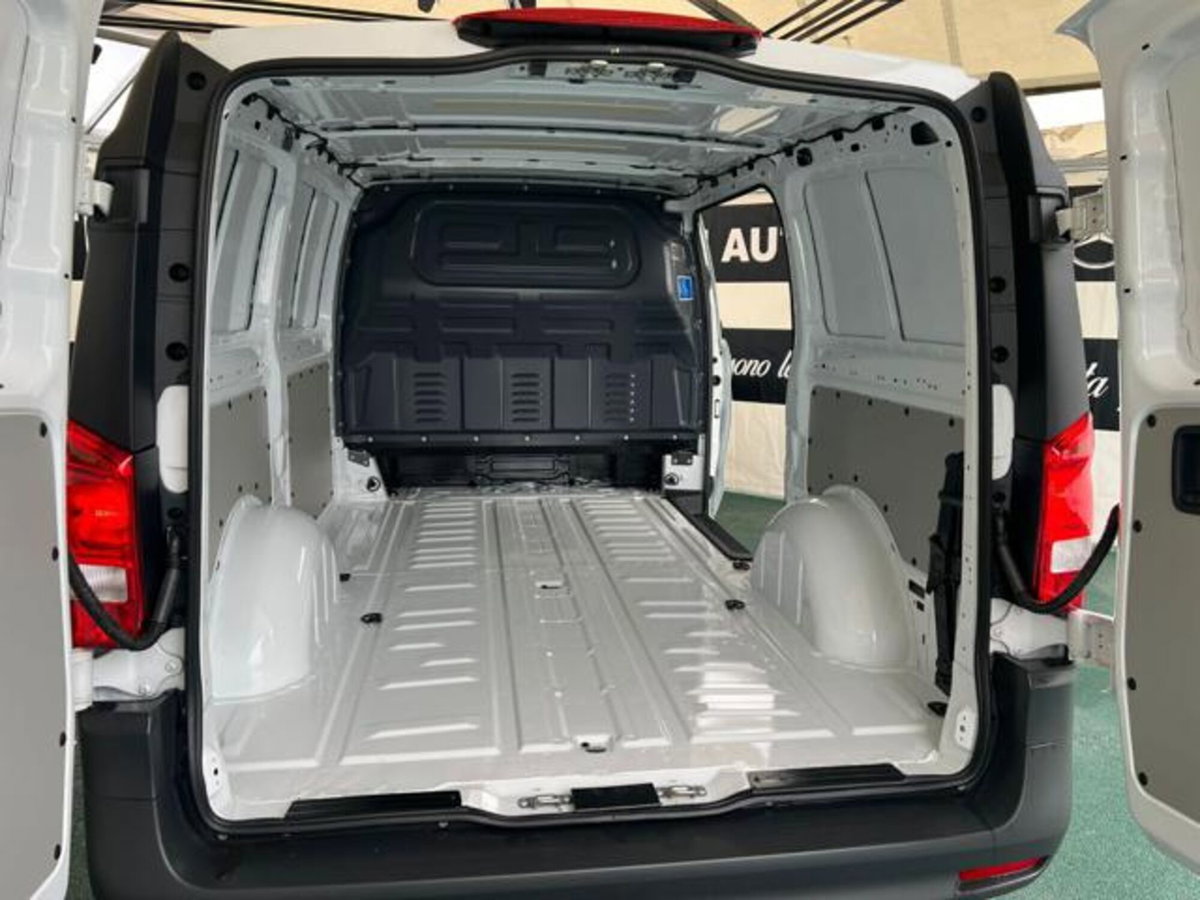 Mercedes-Benz Classe eVito Furgone 112 Furgone Long (9)