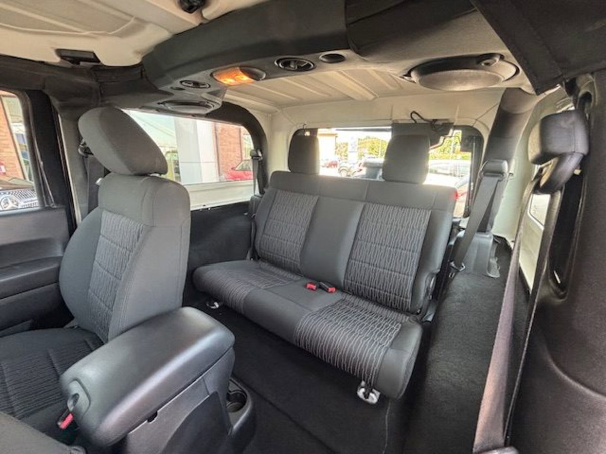 Jeep Wrangler 2.8 CRD DPF Sahara (10)