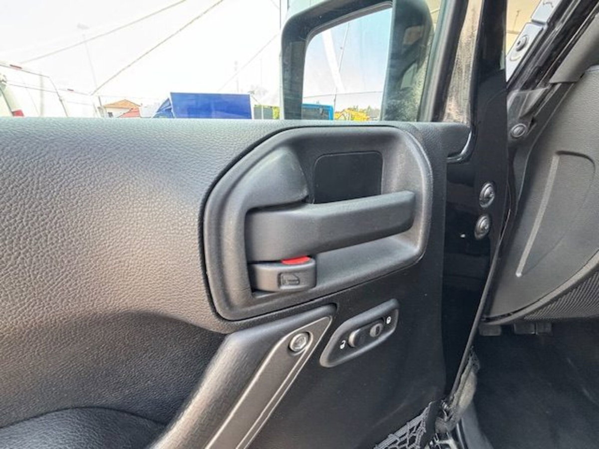 Jeep Wrangler 2.8 CRD DPF Sahara (11)