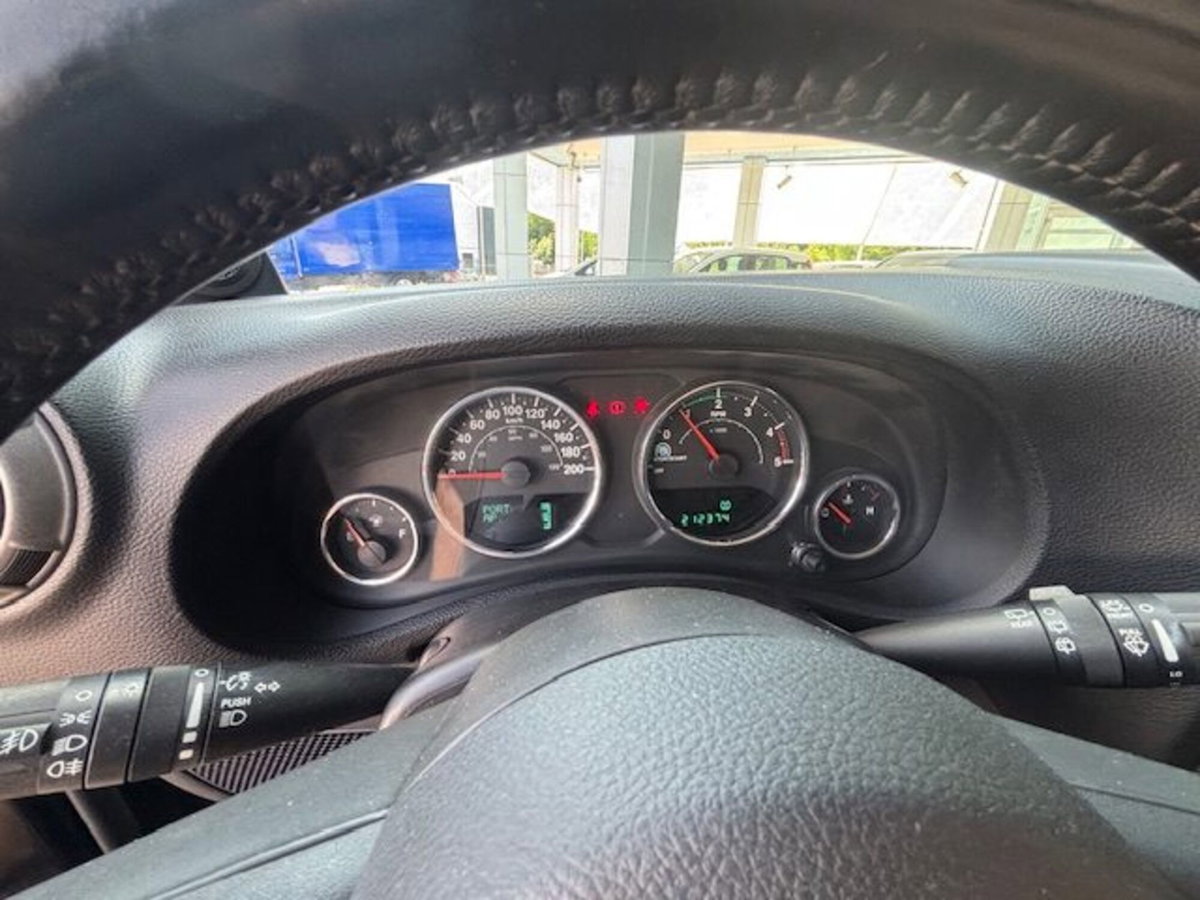 Jeep Wrangler 2.8 CRD DPF Sahara (13)