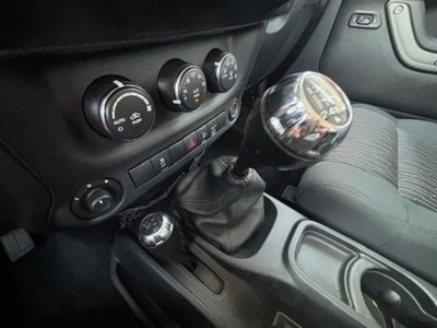 Jeep Wrangler 2.8 CRD DPF Sahara (15)