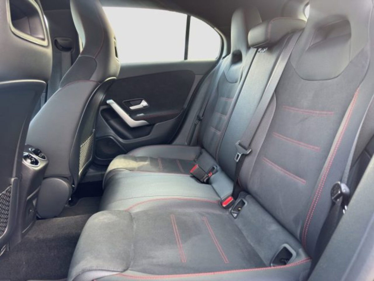 Mercedes-Benz Classe A 180 d Premium (10)