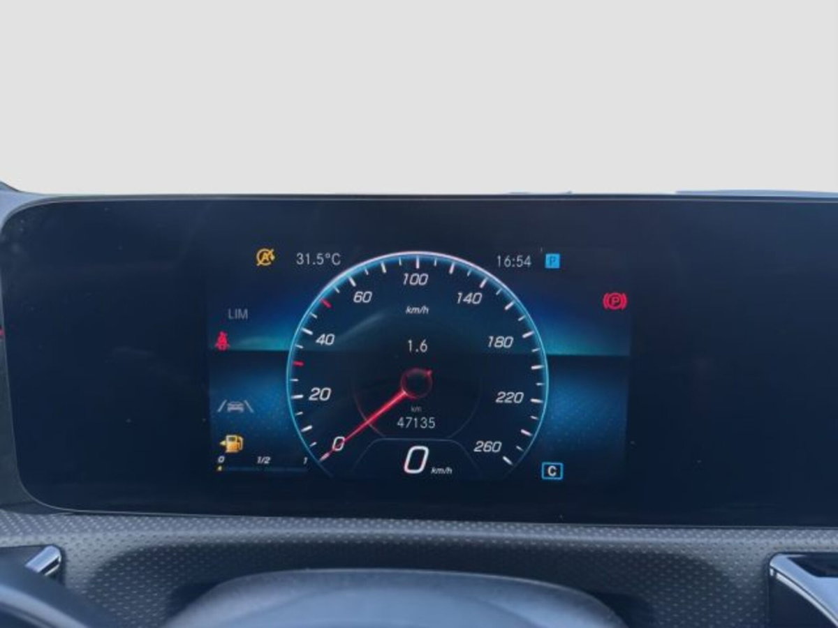 Mercedes-Benz Classe A 180 d Premium (14)