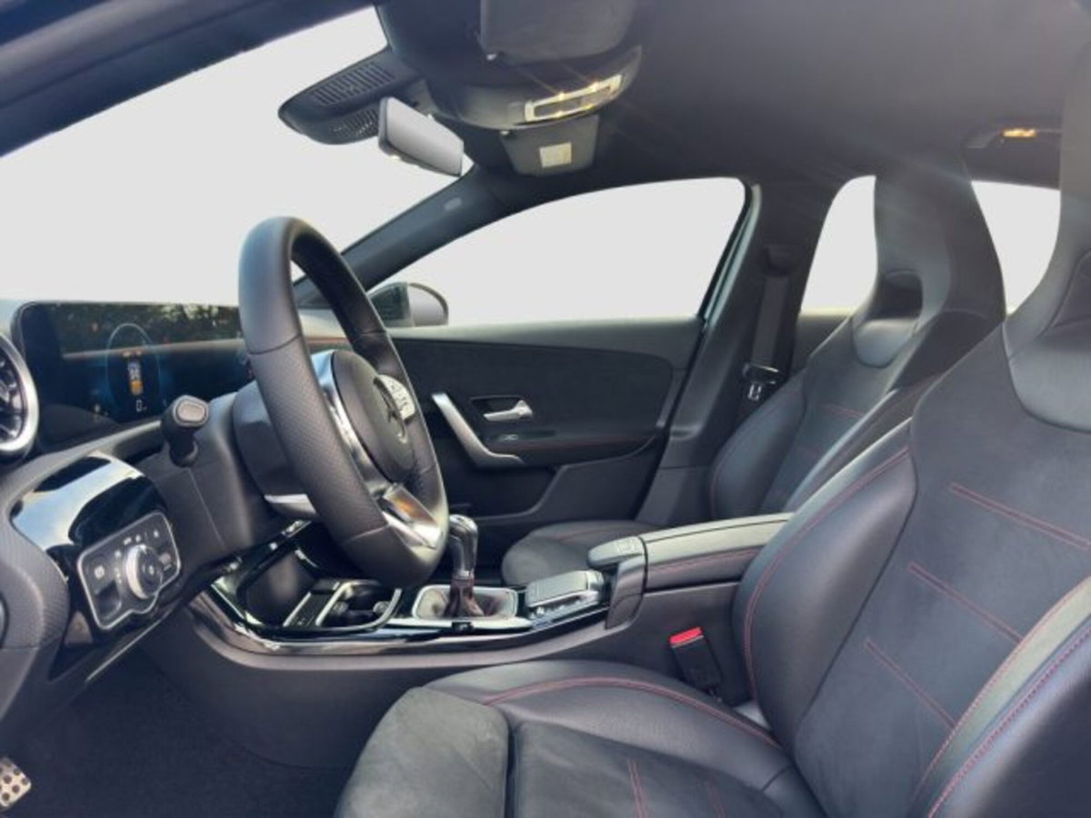 Mercedes-Benz Classe A 180 d Premium (9)