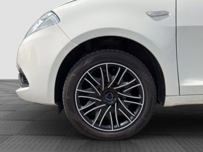 Lancia Ypsilon 1.2 69 CV 5 porte Elefantino Blu (16)