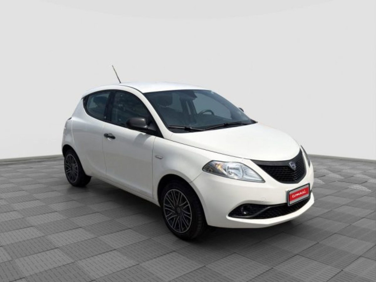 Lancia Ypsilon 1.2 69 CV 5 porte Elefantino Blu (7)