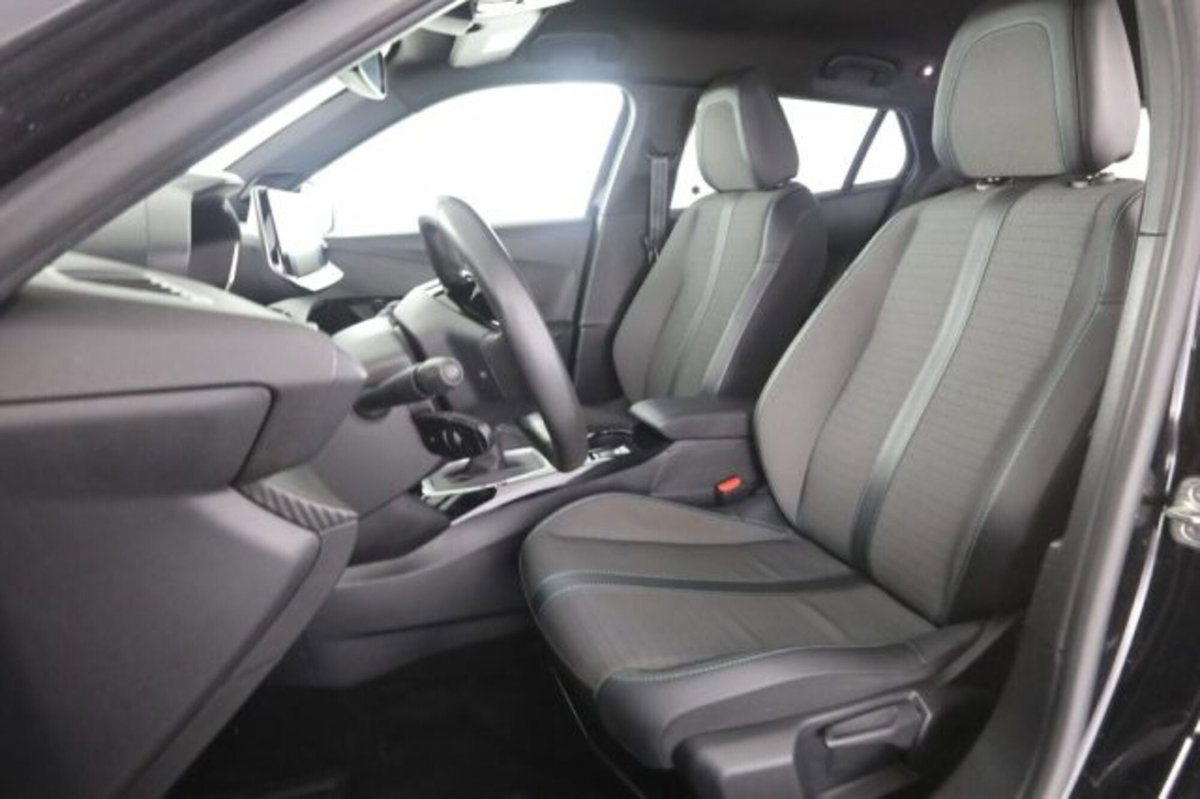 Peugeot 2008 PureTech 100 S&S Allure (2)