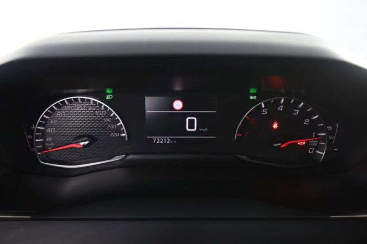 Peugeot 2008 PureTech 100 S&S Allure (7)