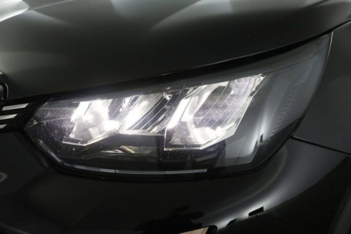 Peugeot 2008 PureTech 100 S&S Allure (9)