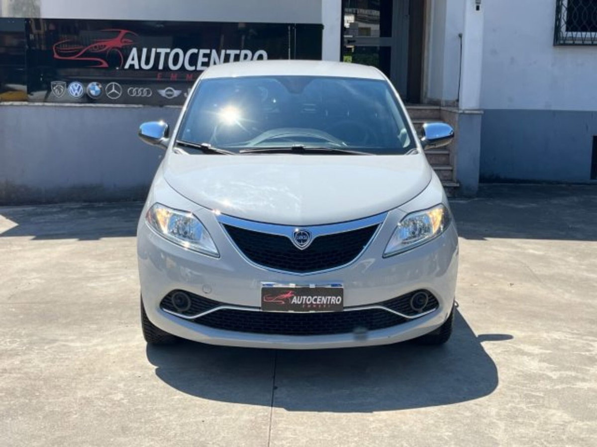 Lancia Ypsilon 1.2 69 CV 5 porte GPL Ecochic Platinum (2)