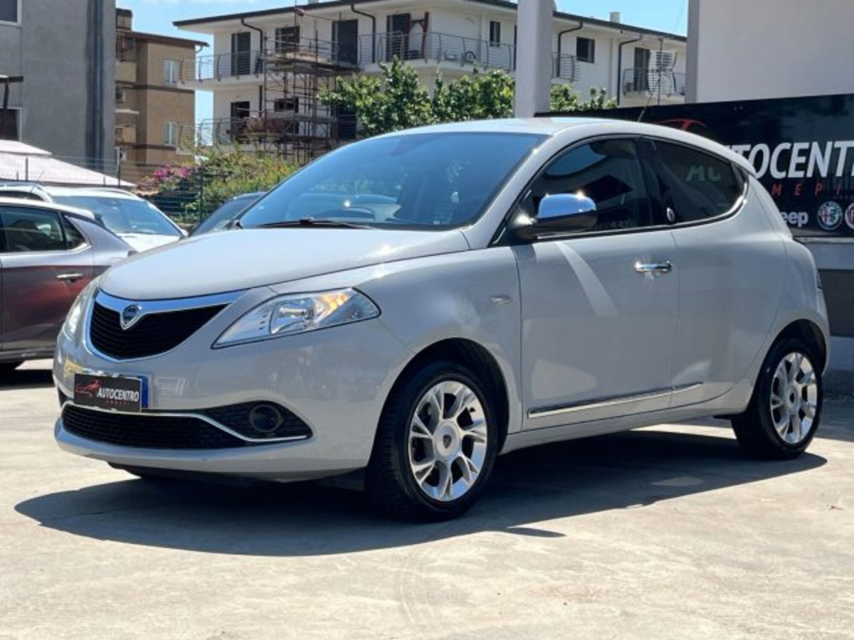Lancia Ypsilon 1.2 69 CV 5 porte GPL Ecochic Platinum (3)