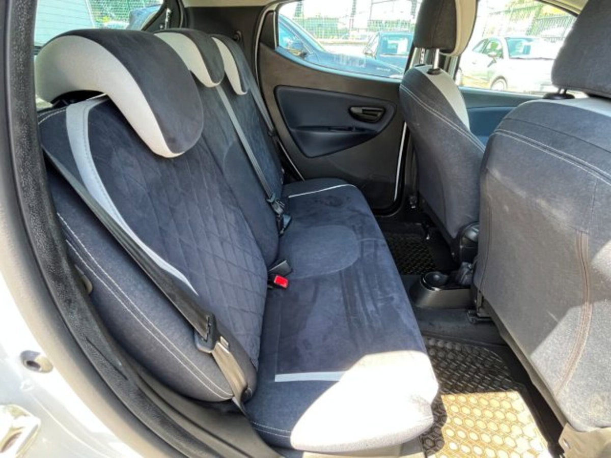 Lancia Ypsilon 1.2 69 CV 5 porte GPL Ecochic Platinum (8)