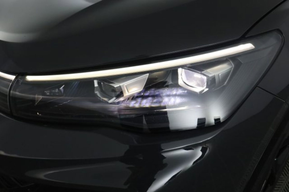 Volkswagen Tiguan 2.0 tdi R-Line 150cv dsg (9)