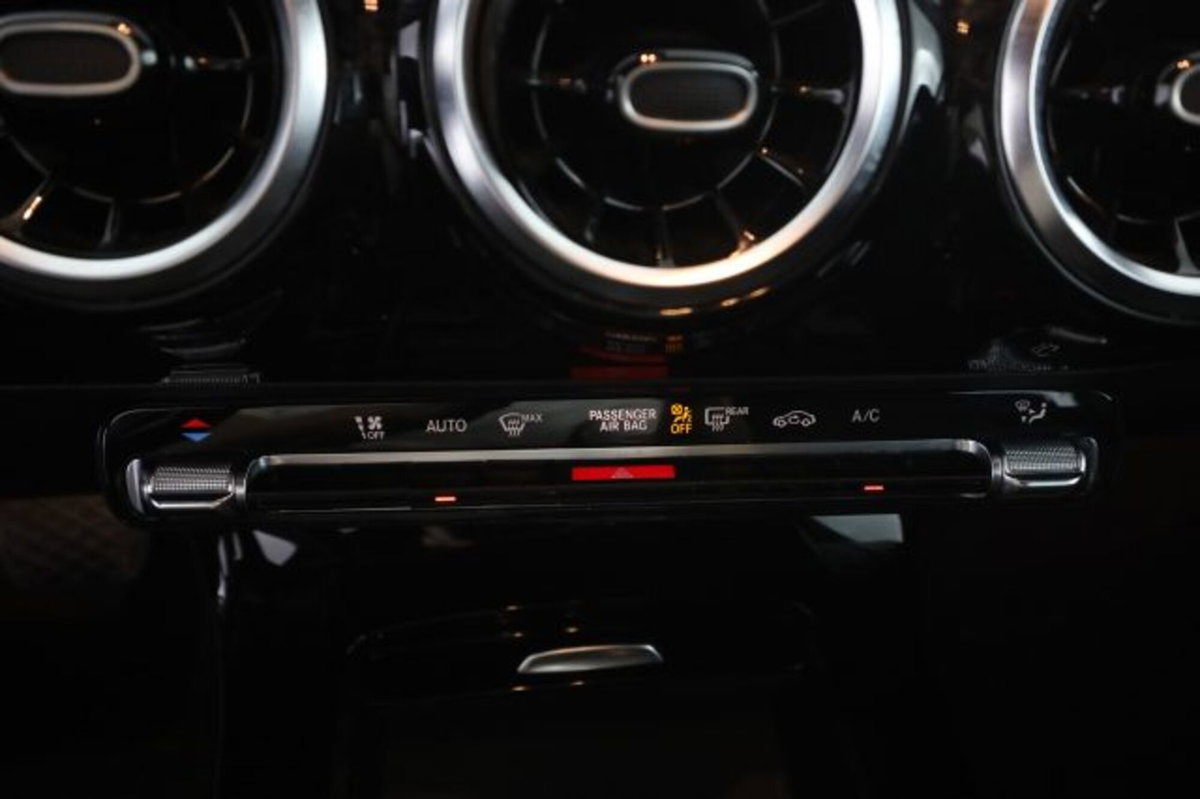 Mercedes-Benz Classe A 180 d Automatic Business (13)